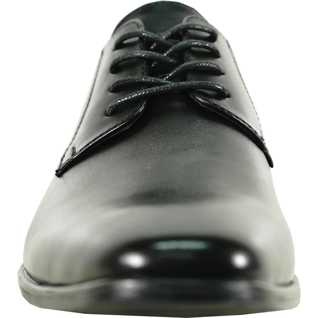 Close-up overhead view of King 1 Oxford showing matte smooth leather upper, neatly aligned lacing, and reinforced toe cap stitching.