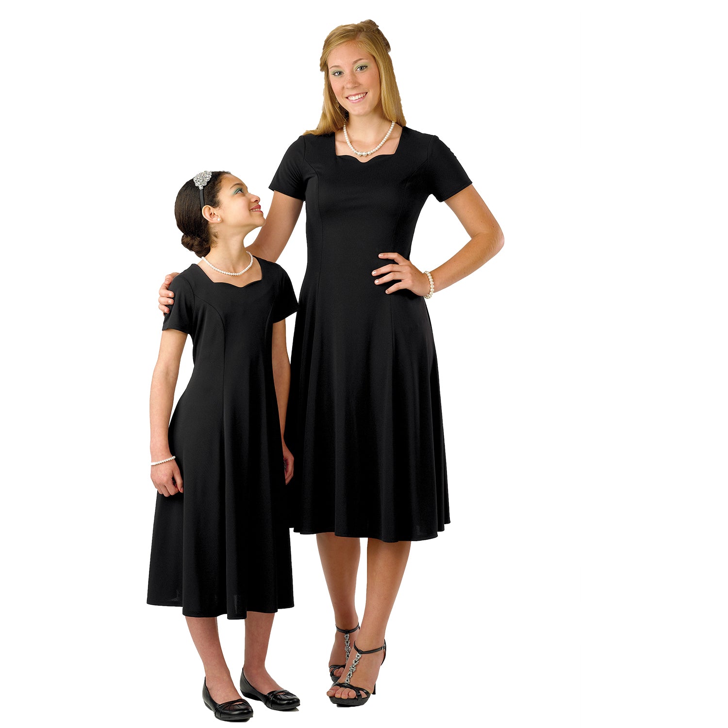 short sleeve swing dress Stella flare silhouette and a comfortable crew neck Valentina Sweetheart Short Sleeve Swing